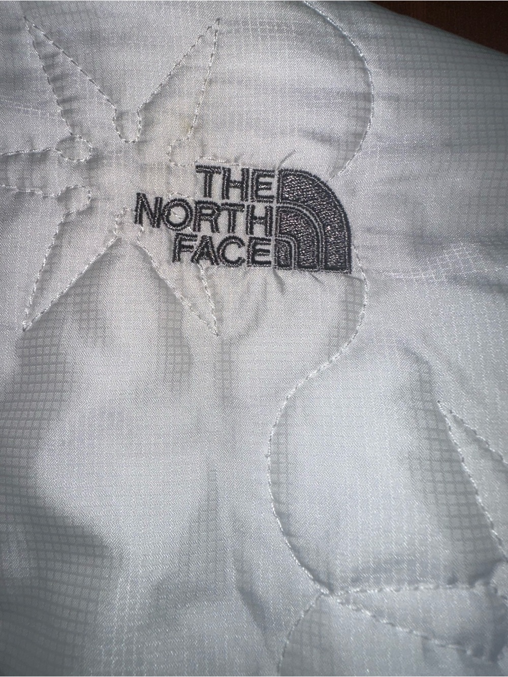 The North Face Women's White Quilted Star-Pattern Jacket Size Medium - Picture 8 of 13